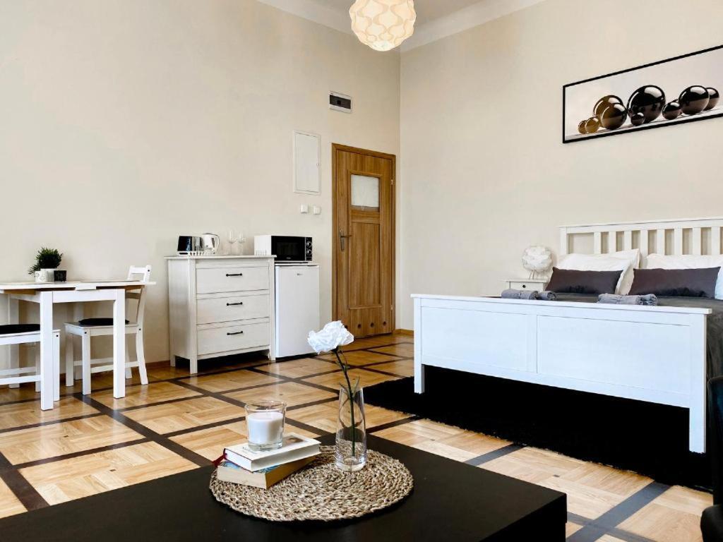 Apartament Moments Stare Miasto Style And Comfort Netflix Krasków Exterior foto