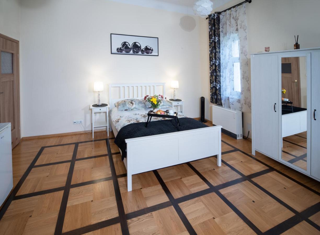 Apartament Moments Stare Miasto Style And Comfort Netflix Krasków Exterior foto